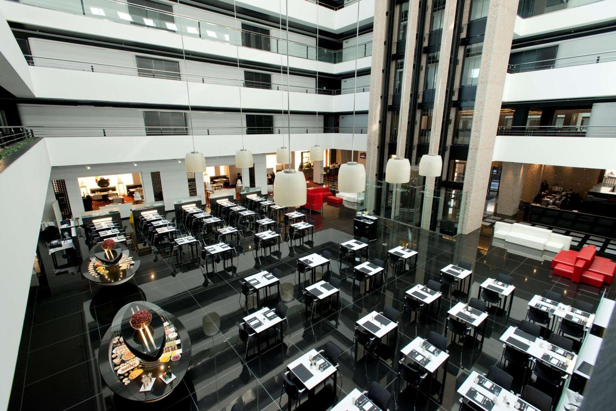 Hilton Madrid Airport — Foto 1